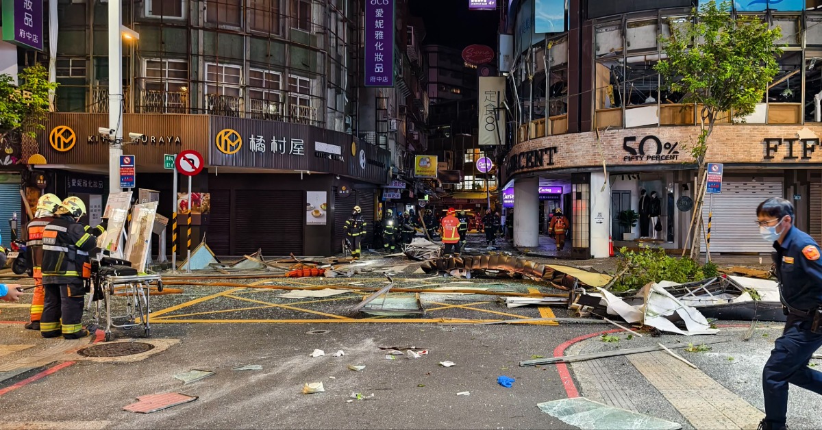 板橋府中商圈定食8氣爆！玻璃、招牌飛砸 路過民眾6傷's story cover image