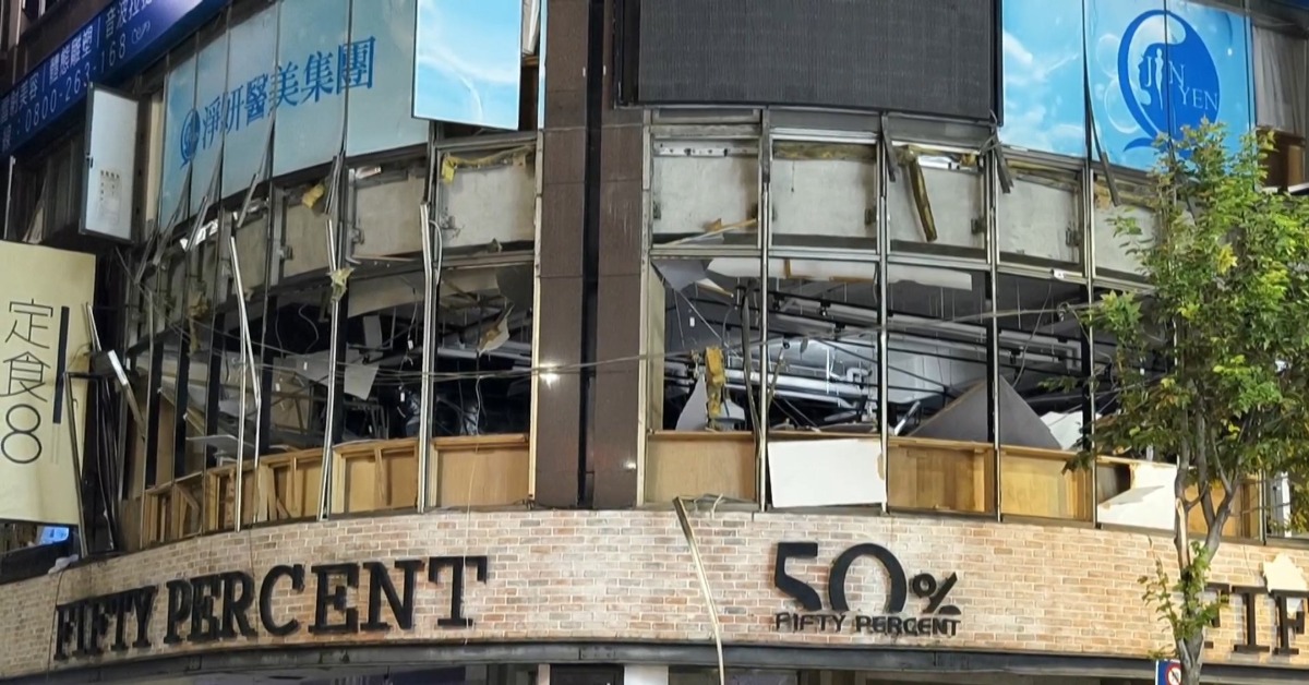 板橋「定食8」氣爆！居民被巨響嚇醒：還以為地震's story cover image