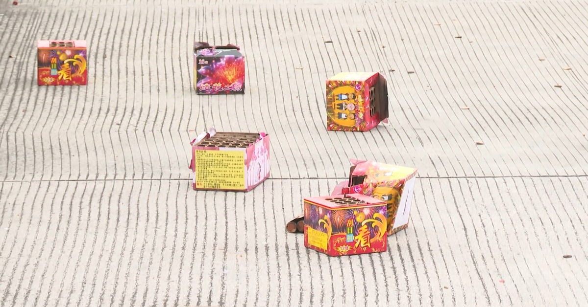 過年慶祝注意！違規放煙火 燒草皮、廁所釀災's story cover image