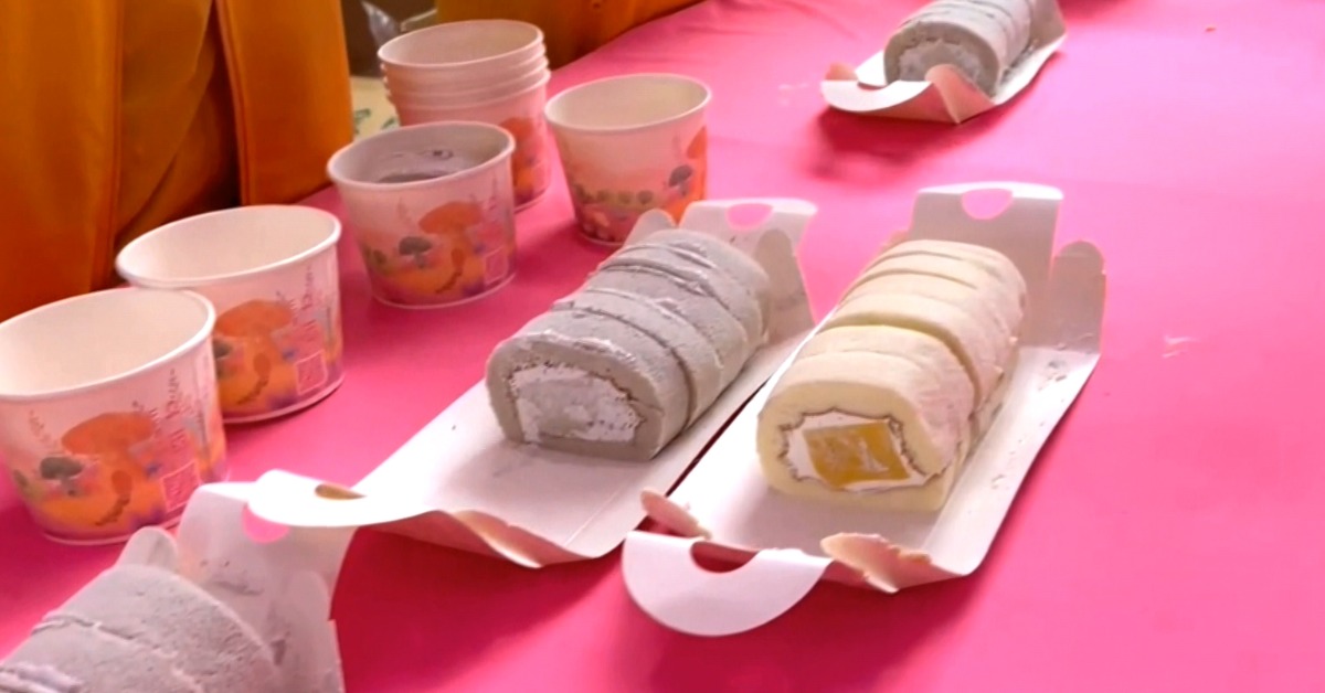 新年呷飽飽！ 宮廟「奶凍捲吃到飽」 民眾一早排隊's story cover image