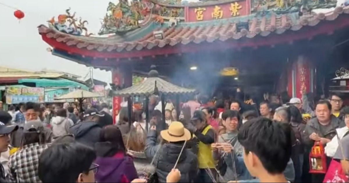 初一求財！ 紫南宮湧逾10萬人 借金處大排長龍's story cover image