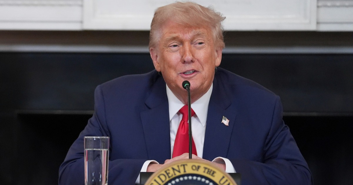 川普證實美以聯手空襲德黑蘭！伊朗揚言毀滅性報復's story cover image