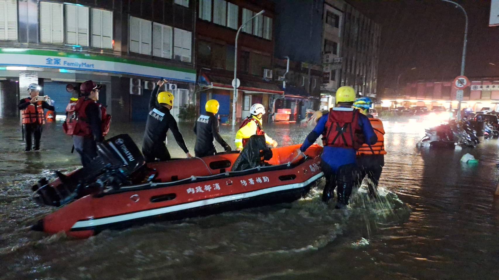 蘇澳再現15年前淹水惡夢 鳳凰颱風成1967年以來首個11月登陸颱's OG Image