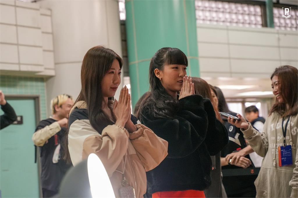 空姐牙牙、游游拜桃園大廟月老求姻緣　領航猿也盼衝擊東超首冠