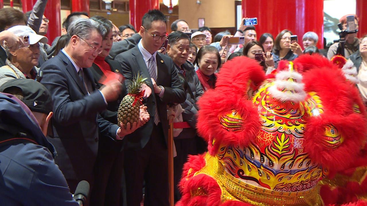 飯店除夕圍爐！業者端祥獅獻瑞.馬年限定冰雕助陣's story cover image