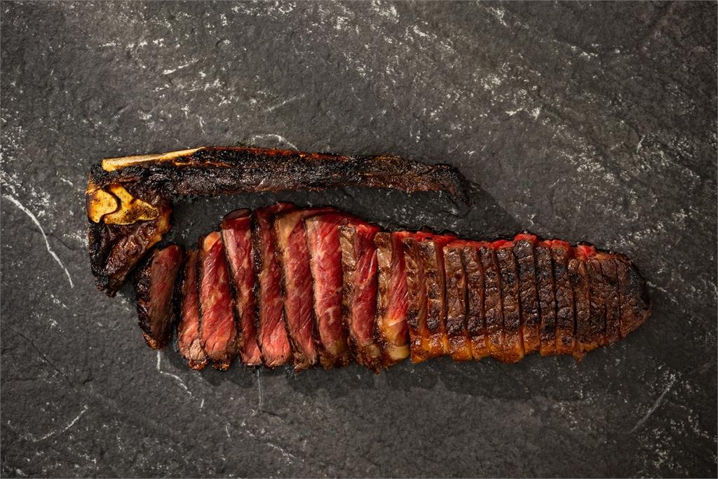 牛排老饕看過來！  國賓A CUT牛排館引進澳洲桐樹農場牛肉