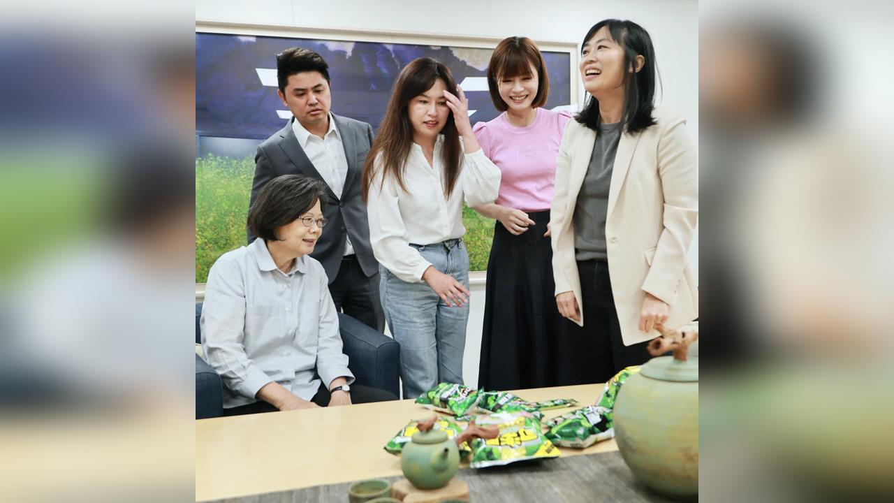 蔡英文不認4/1愚人節 喊是"國際香菜日" 被議員"香菜攻擊"