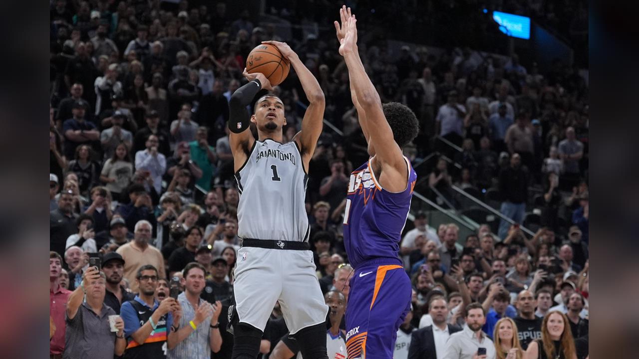 「斑馬」1.1秒演出生涯首度致命一擊 ！馬刺睽違6年進軍季後賽's story cover image