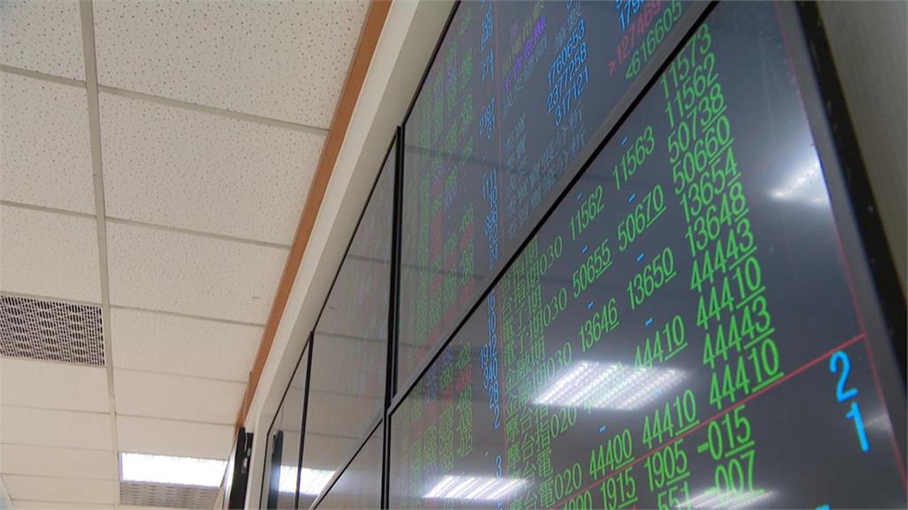 美AI概念股重挫影響！台股早盤重摔逾4百點　台積電開1450元's story cover image