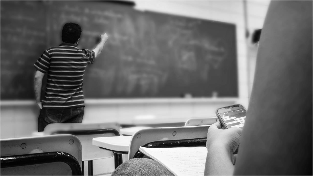 29歲戀童男師「賣片」賺外快！檔案一開全裸色