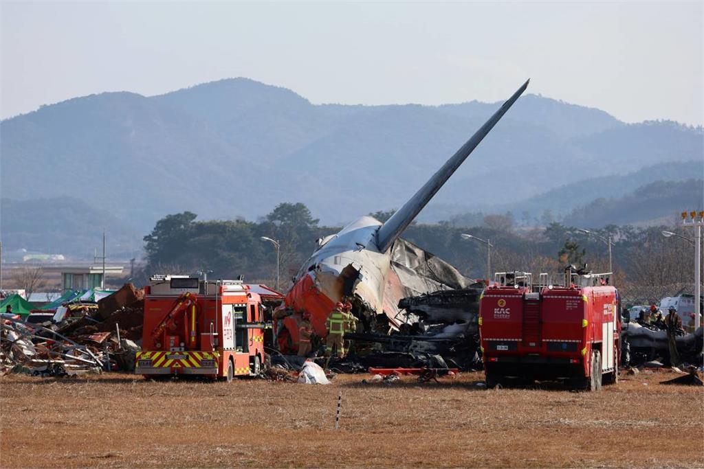 濟州航空衝出跑道爆炸「181人僅救出2人」　推測大部分已罹難