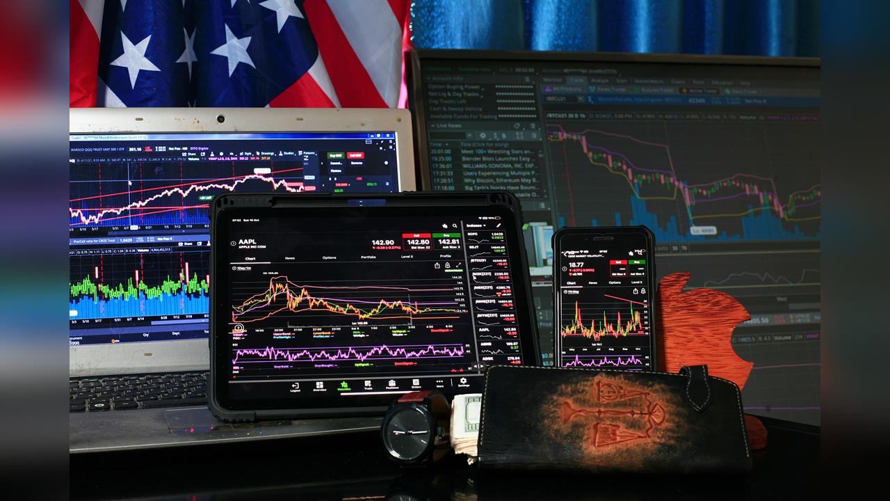 能源供應受阻引市場恐慌　美股主要指數全面收黑's story cover image