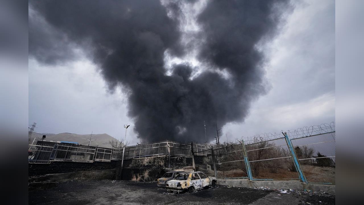 不甩川普！伊朗「拒絕談判」再空襲多國　外長揚言：無限期射飛彈