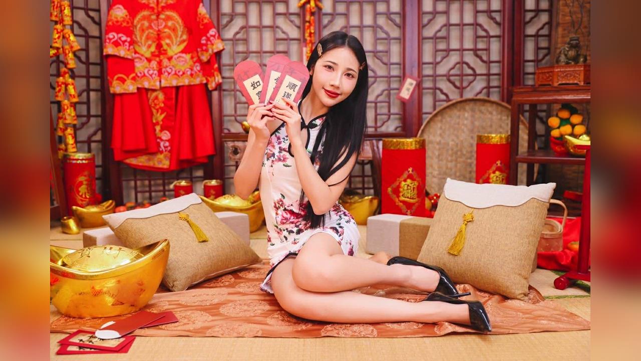 樂天女孩「彭彭」旗袍扮相拜年  大年初一送祝福許願想當花蓮觀光大使's story cover image