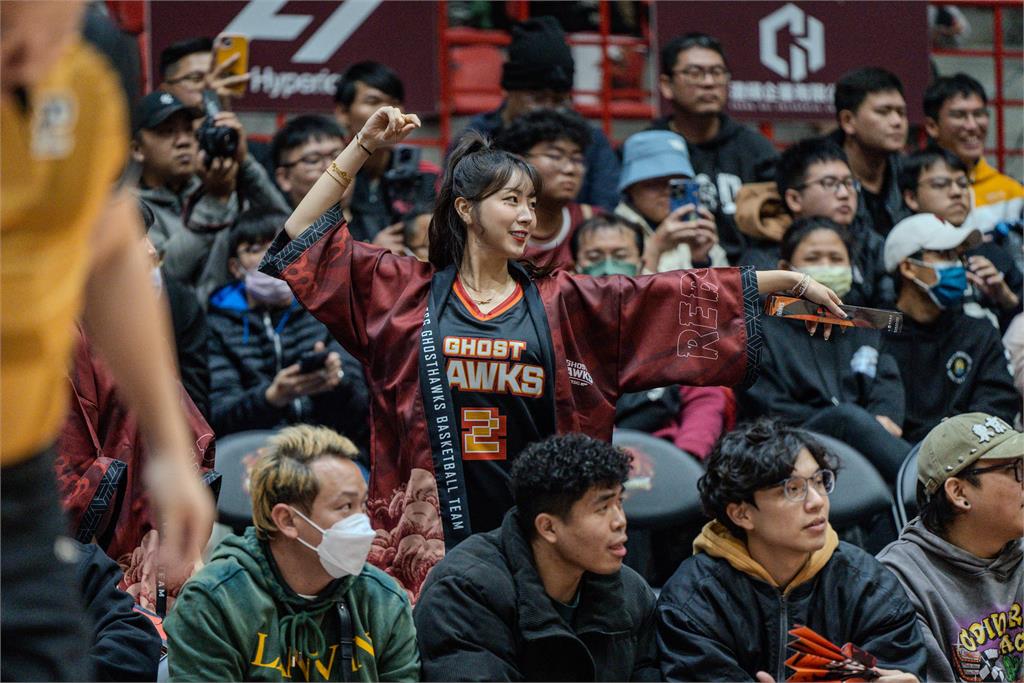 「最強外掛」安芝儇打造粉紅泡泡　獵鷹最後主場周門票開搶