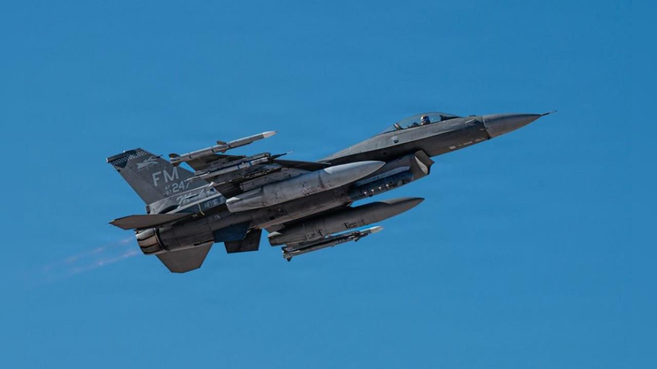 最新／驚！南韓F-16C戰機墜毀　飛行員彈射逃生