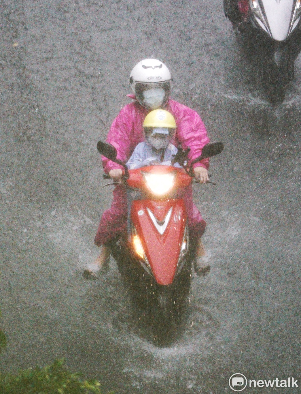 下週有機率下冰雹！專家曝鋒面報到時間：各地轉為雷陣雨天氣 