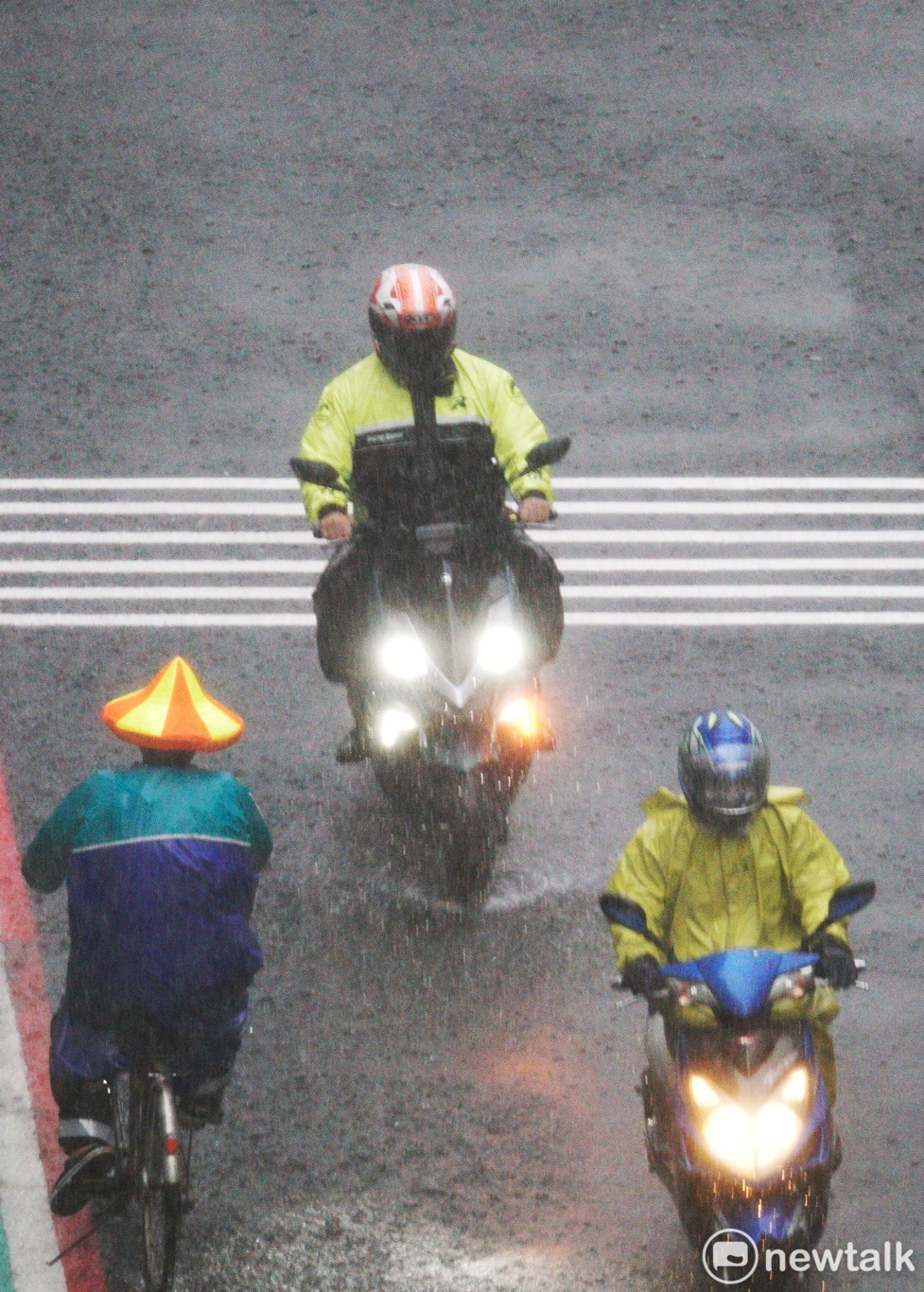 春天訊號來了！專家曝：今年首波春雷「這天」報到 西半部慎防雨彈 