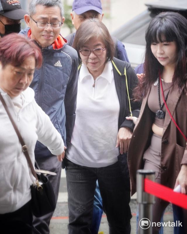 黃呂錦茹、賴苡任等5人遭起訴　藍議員：別再羈押  盡快放人 's story cover image