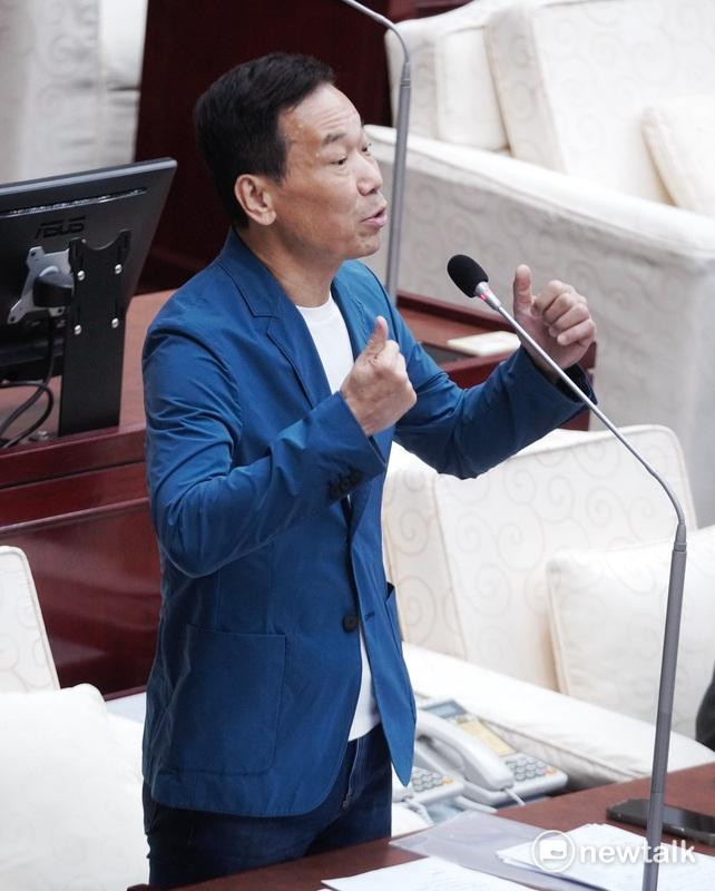 黃呂錦茹急送罷免因為他？鍾小平：黨中央盼全力支持李孝亮's story cover image