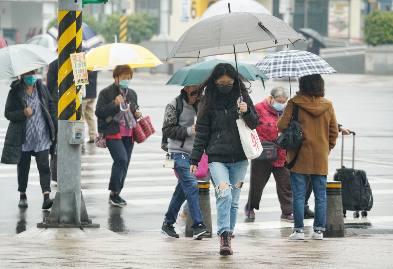 越晚越冷！「降雨時程、最冷時段」一次看 氣象署：北台恐低探10度