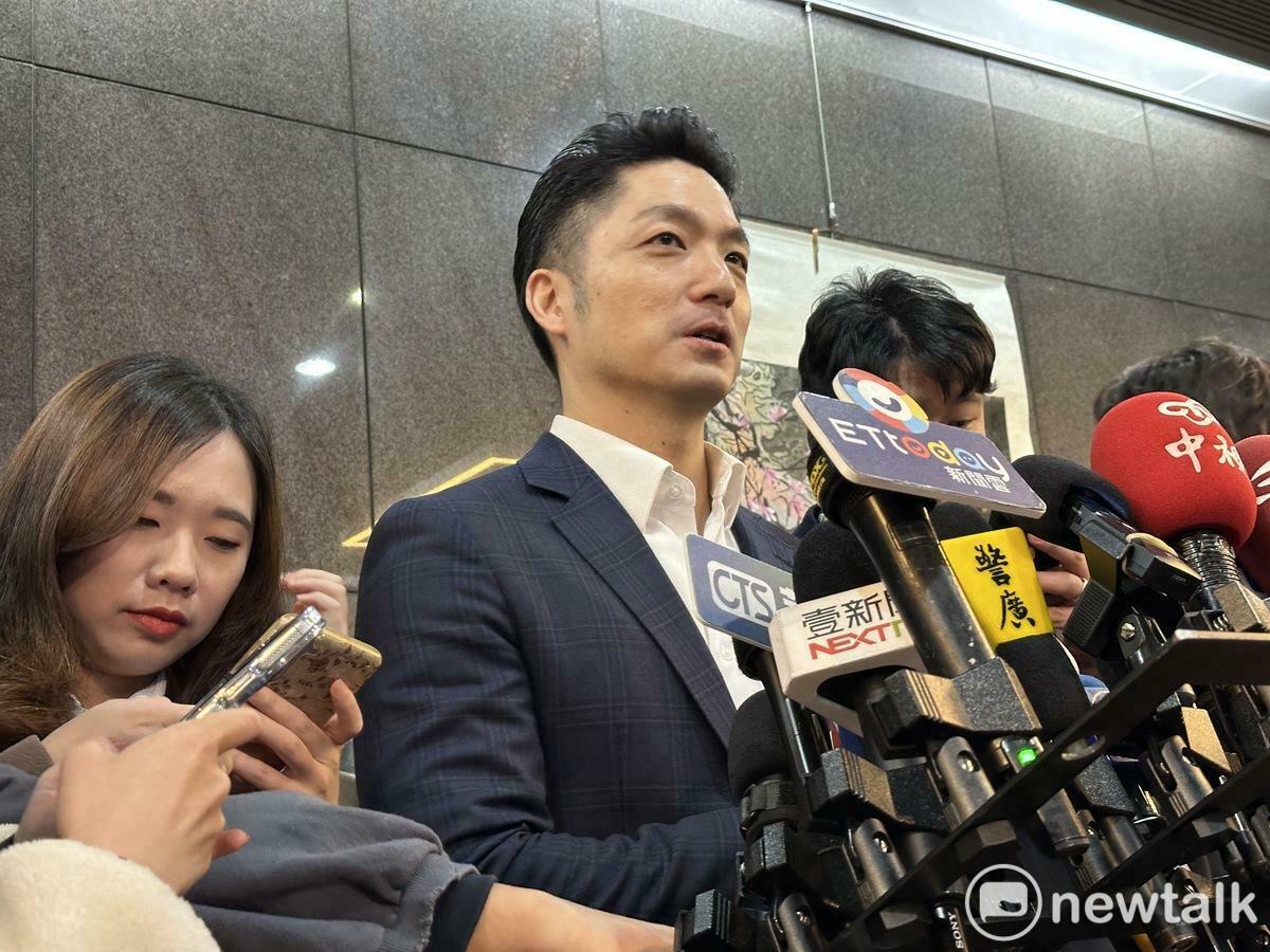 被問擋罷免蔣萬安頻跳針  綠議員譏：低效能萬安牌中央處理器 