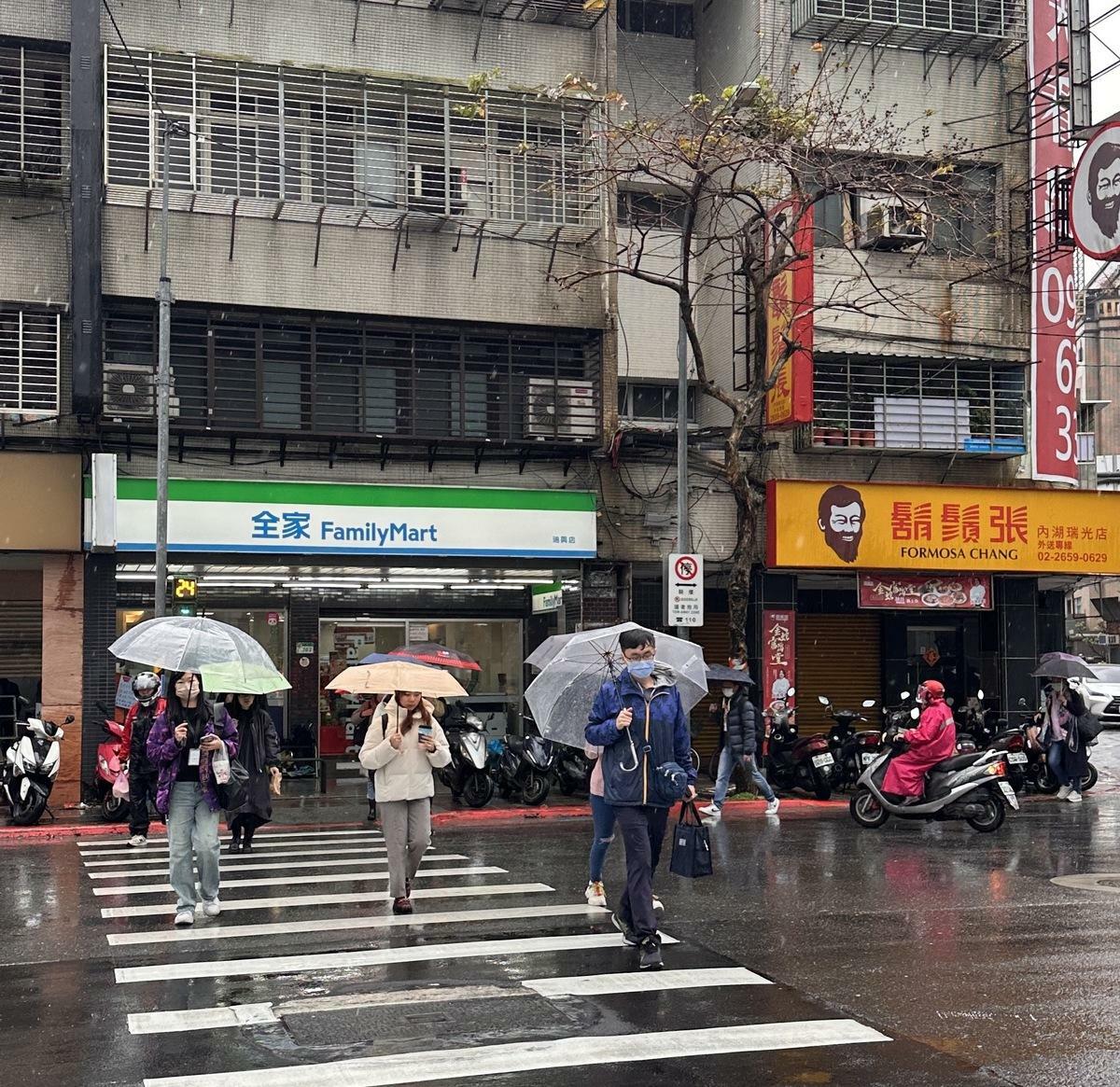 今晚降溫又降雨！專家：週末還有一波冷氣團