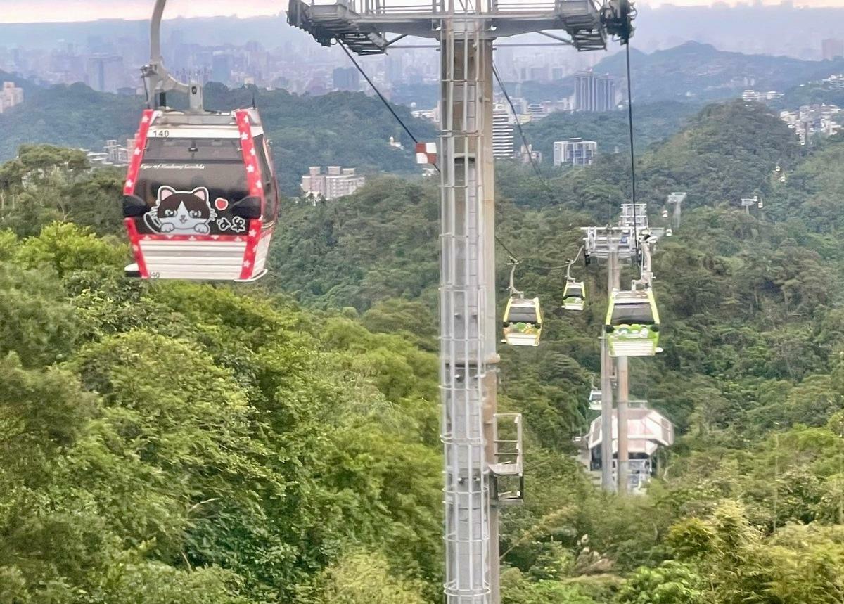 貓空纜車首漲價！3/3起改單程計費「水晶透明車廂另加價」