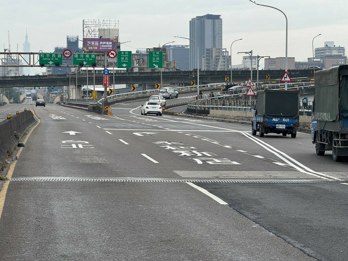 疏解華江橋車流 往台北及永和新店方向匝道提前分流   