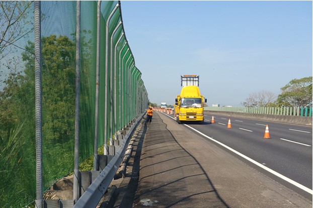 用路人注意！紫斑蝶每分鐘破250隻  國道林內路段開啟讓蝶道