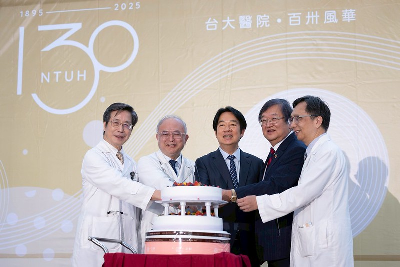 吳明賢將卸任台大醫院院長！賴清德爆料下份工作：你應該是第一個's story cover image