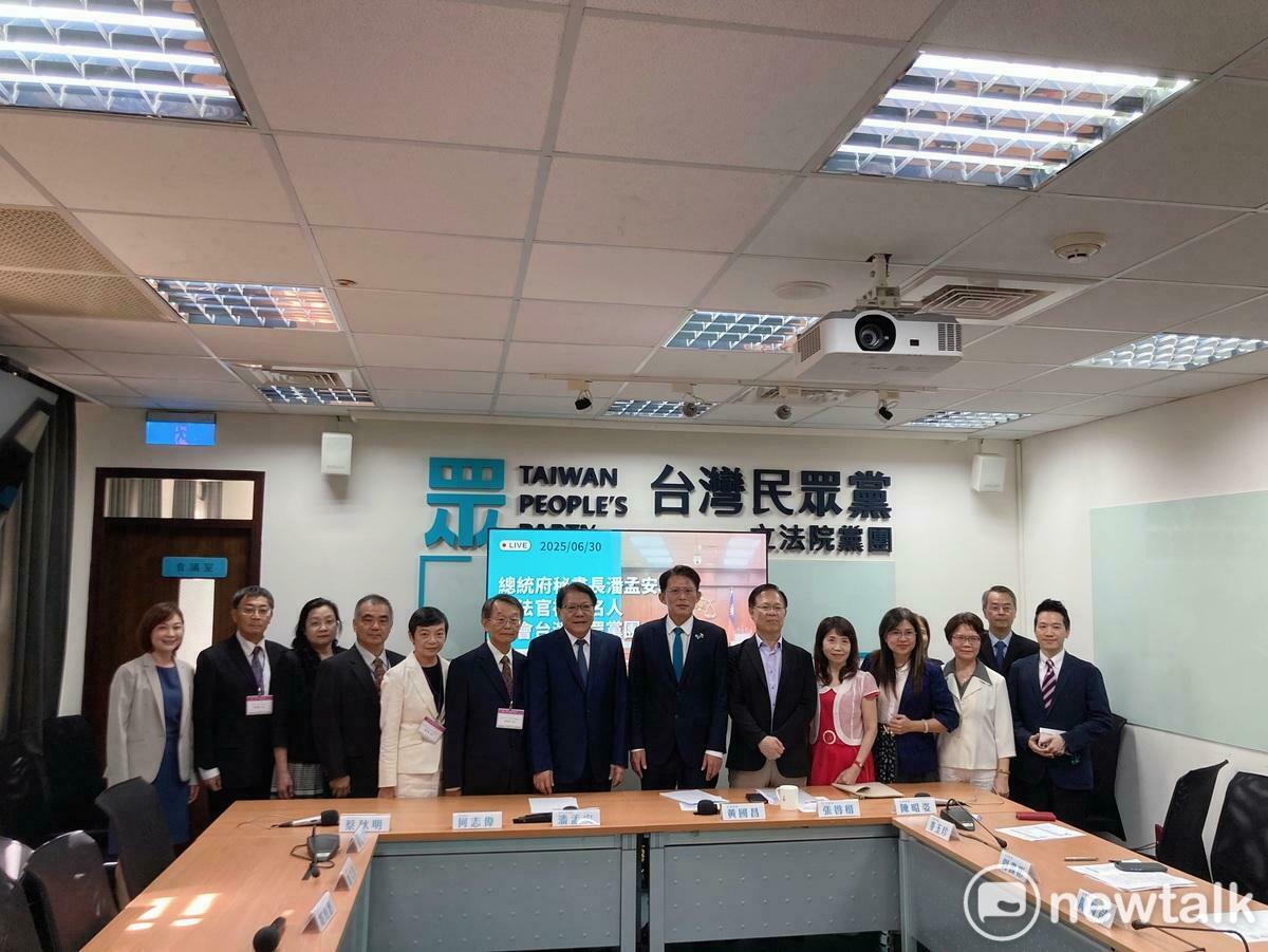 黃國昌要大法官被提名人：別小鼻子小眼睛、問卷審查前一天才交's story cover image