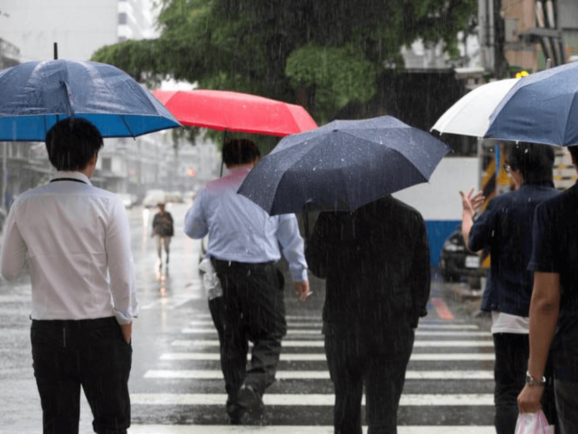 出門備傘！各地防短暫陣雨或雷雨　週末再迎冷氣團低溫探13度