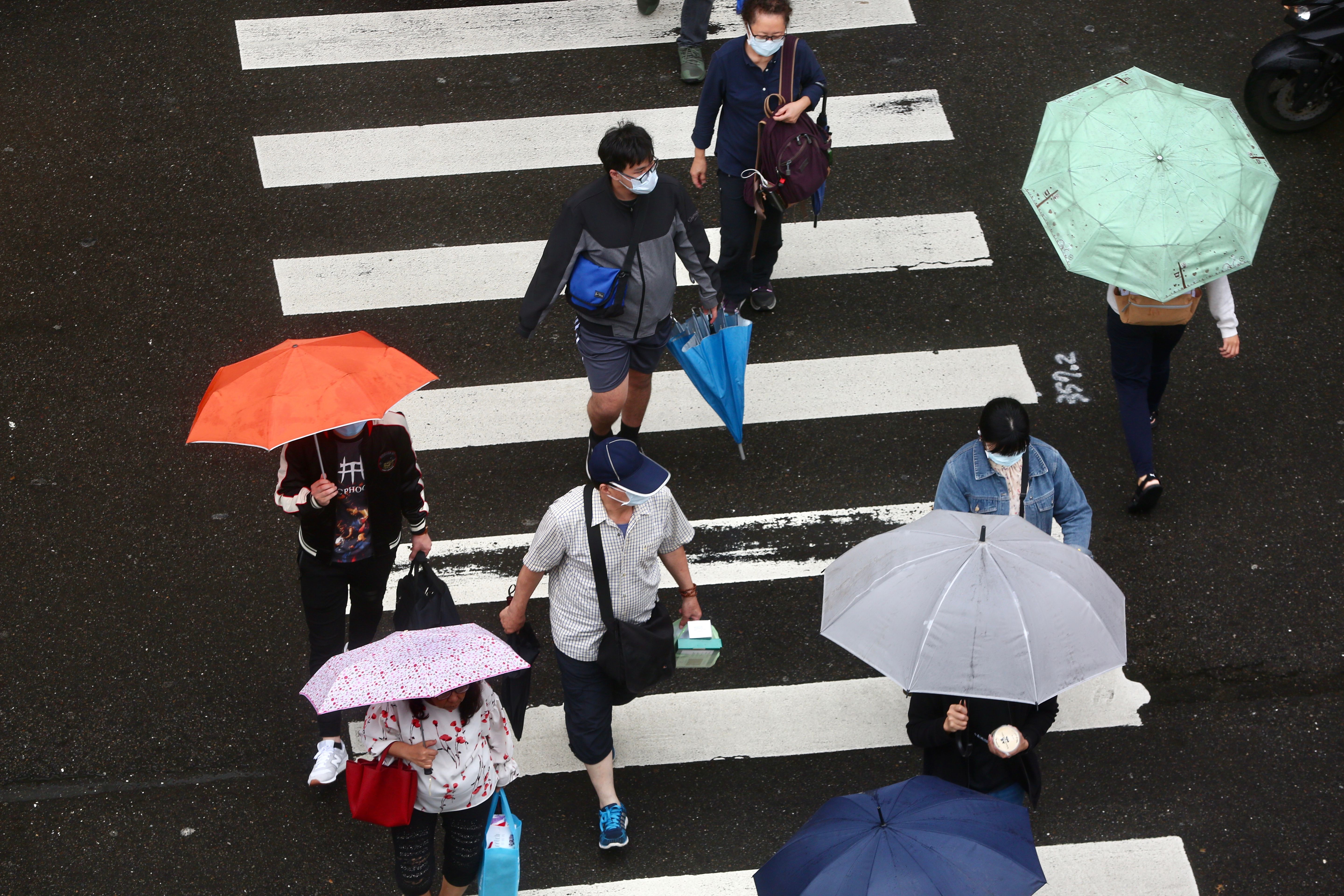 華南雲系東移留意短暫雨　小年夜「強烈冷氣團南下」各地寒冷