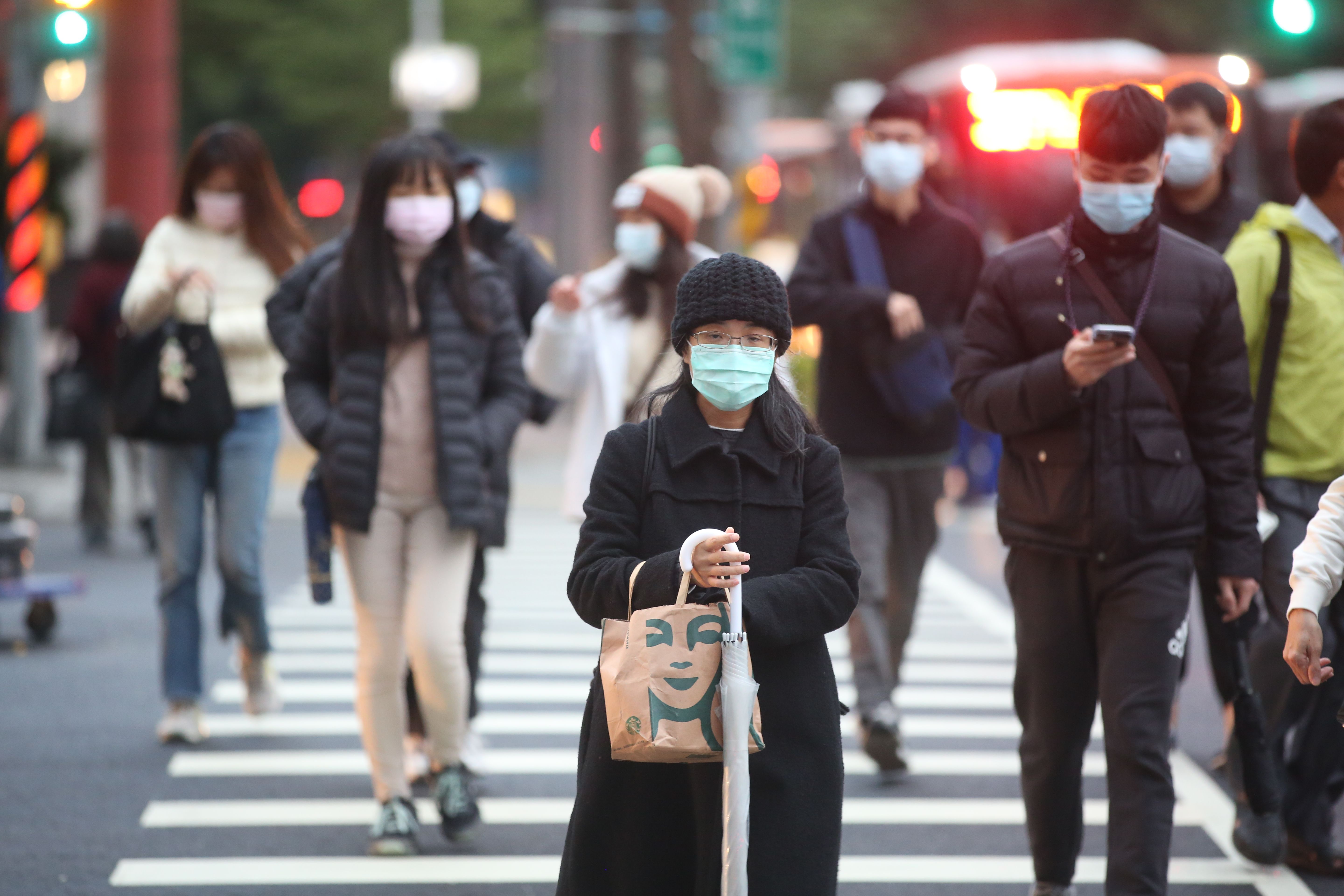 今晨局部地區低溫下探10度　白天氣溫略升「晚間冷氣團再襲」