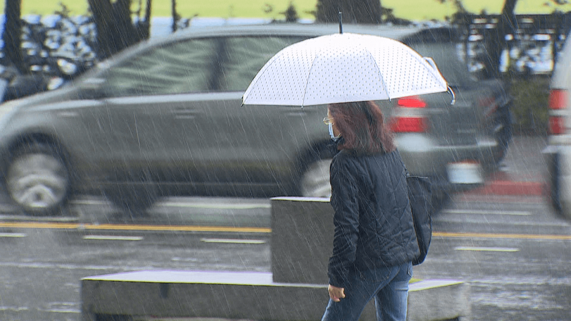 冷氣團南下！各地濕冷如冬　 入夜再迎一波大雨