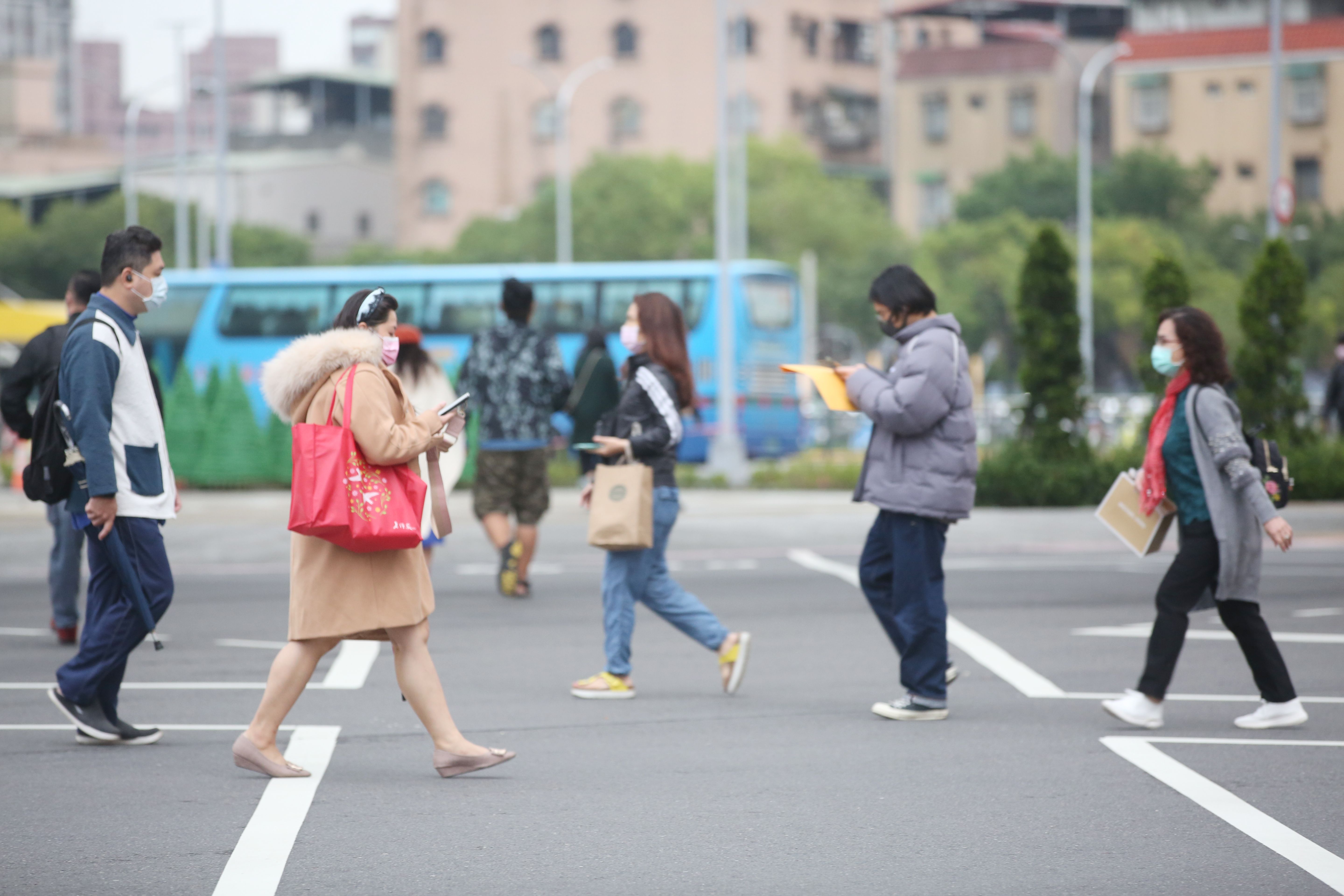 把握好天氣！今各地高溫回升　東北季風再襲「跨年元旦轉濕冷」