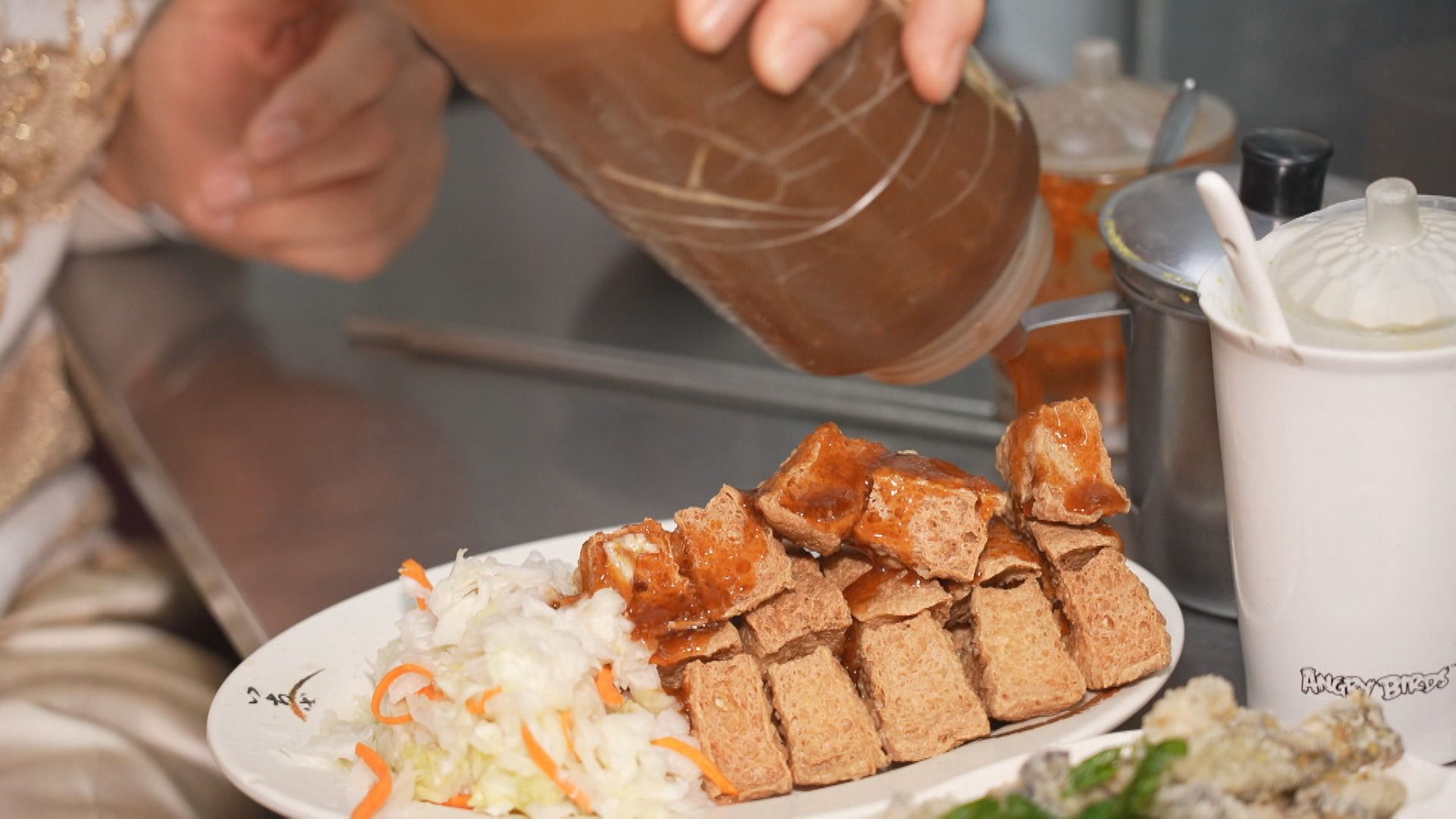 花蓮臭豆腐名店插旗北市...住戶控臭到拔頭髮　環保局曝裁罰紀錄's story cover image