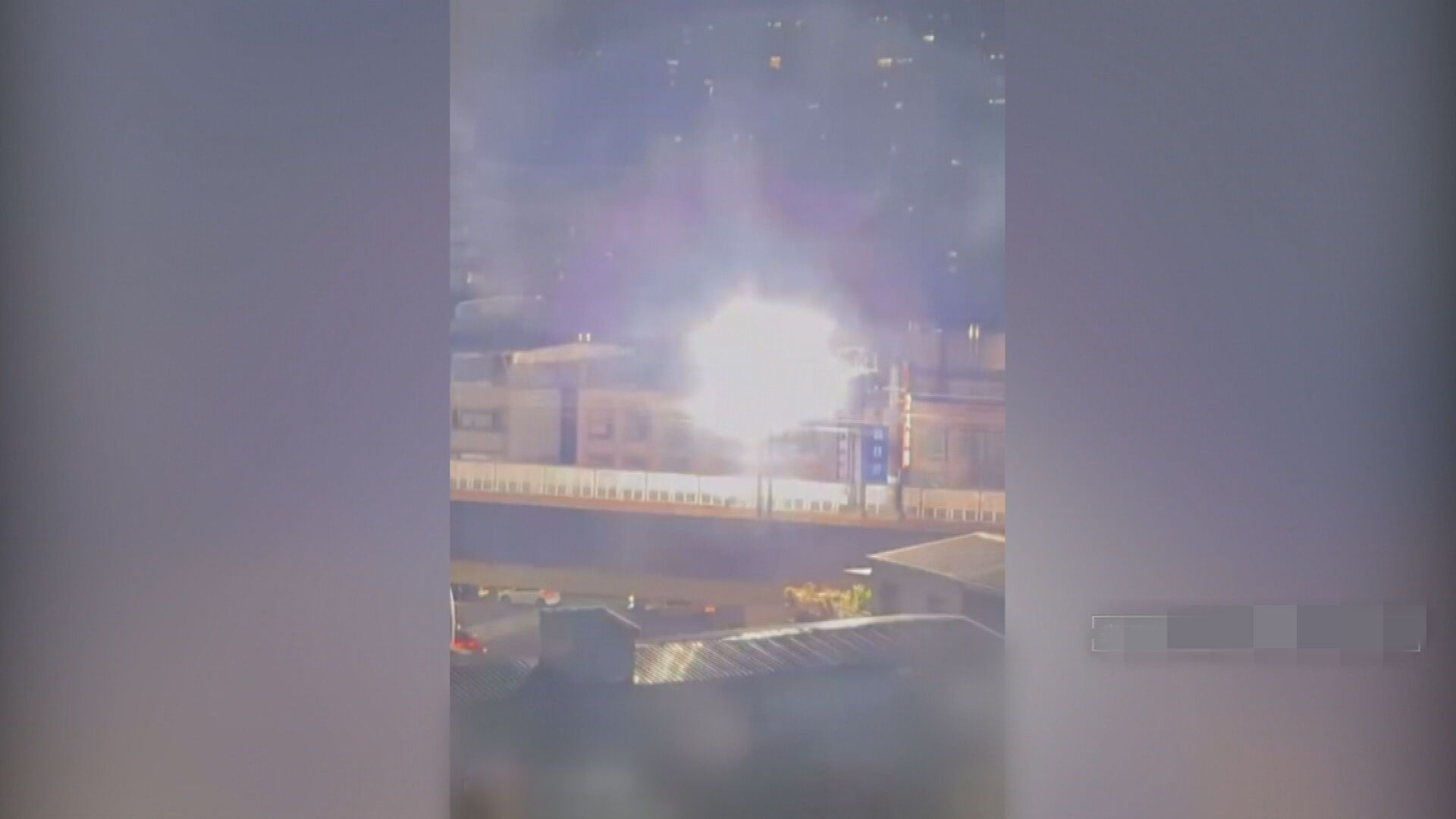 台鐵汐止段電線起火冒煙　爆裂電弧聲嚇壞居民