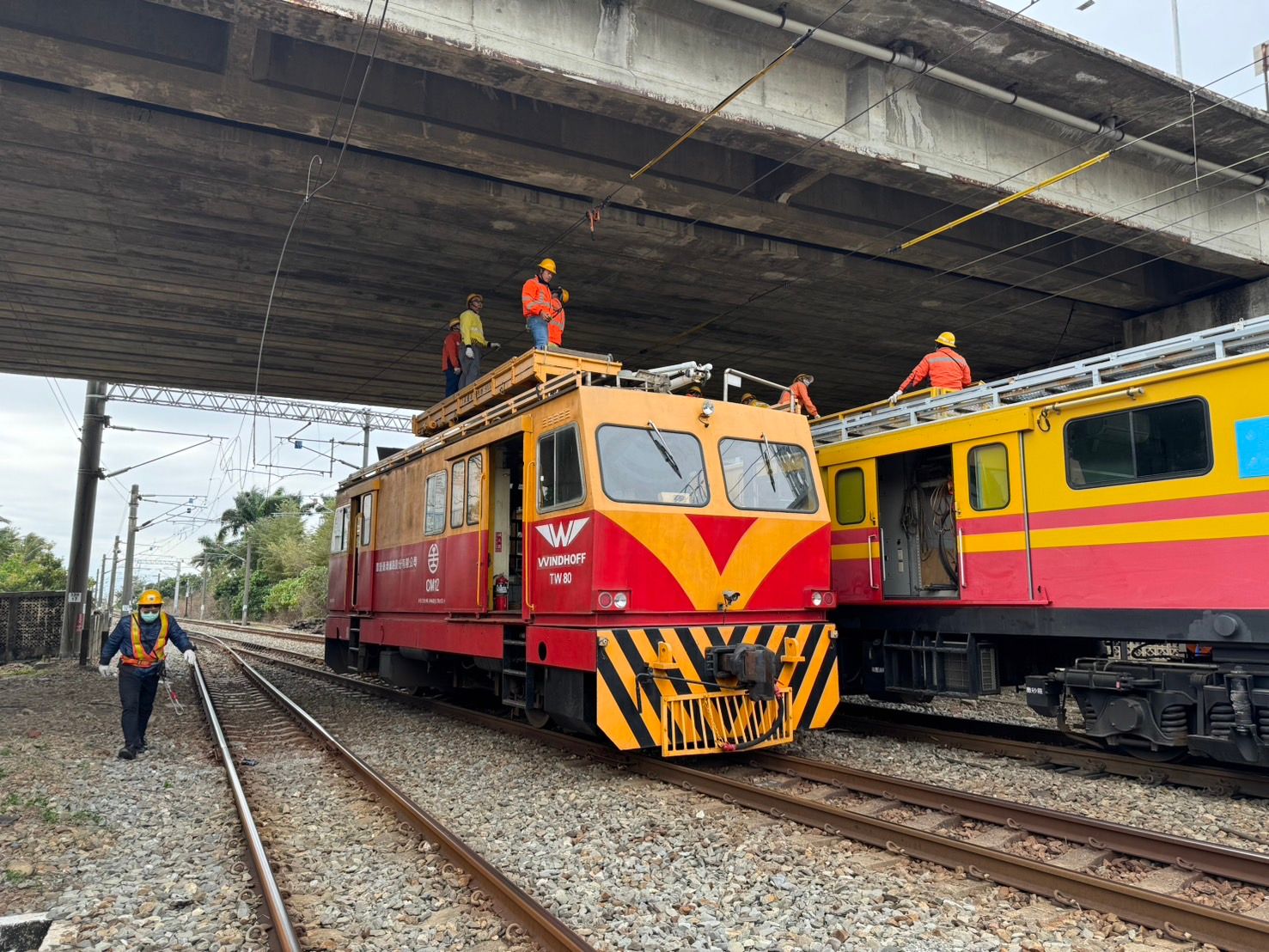 台鐵善化-新市間一度雙向停駛　北上建議改搭高鐵　南下至隆田站轉接駁車