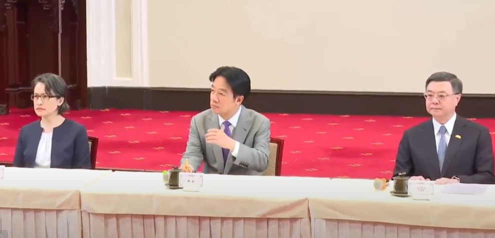 豪雨重創中南部！賴清德、蕭美琴、卓榮泰捐「一個月薪水」救災's story cover image