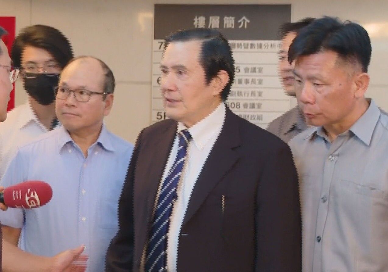 不認同「新兩國論」拒絕背書　馬英九連2年缺席國慶大典's story cover image