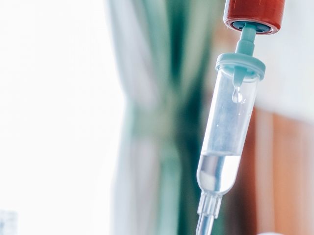 恐怖虐童　母裝糞便「注入親生兒點滴」被醫院抓到's story cover image