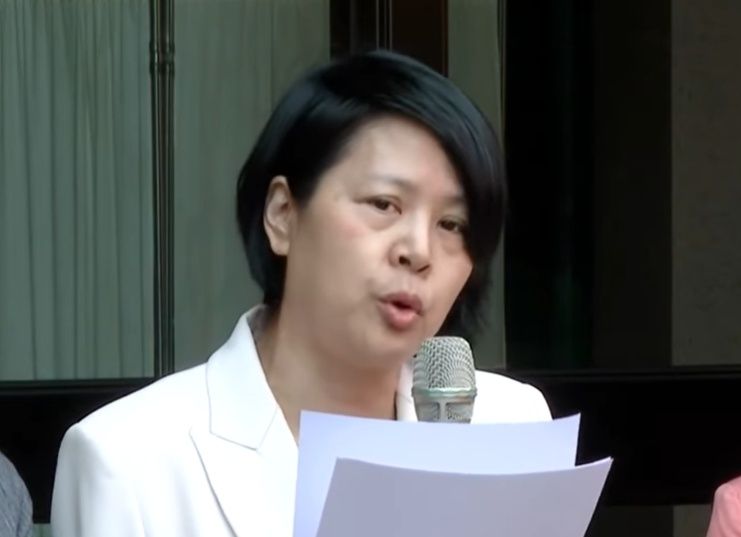 27年前已除籍！李貞秀哽咽「陸配不是外國人」　授權陸委會代辦放棄國籍's story cover image