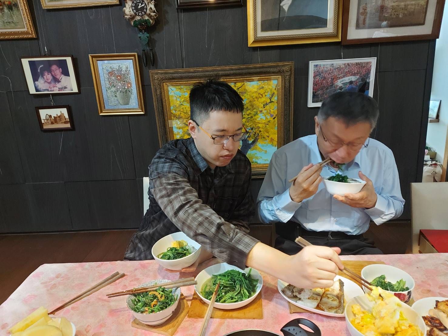 陳佩琪亮東大信函證畢典　網譯「校方大白話」酸丟臉：是討來的's story cover image