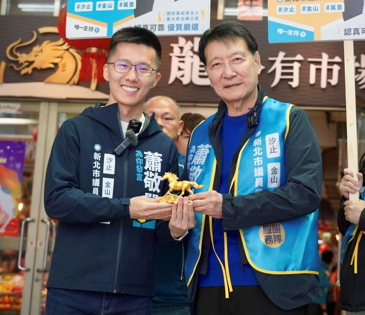 蕭敬嚴被揭「藍營背骨仔」狂刪負評+封鎖　趙少康踩雷被洗版罵爆's story cover image