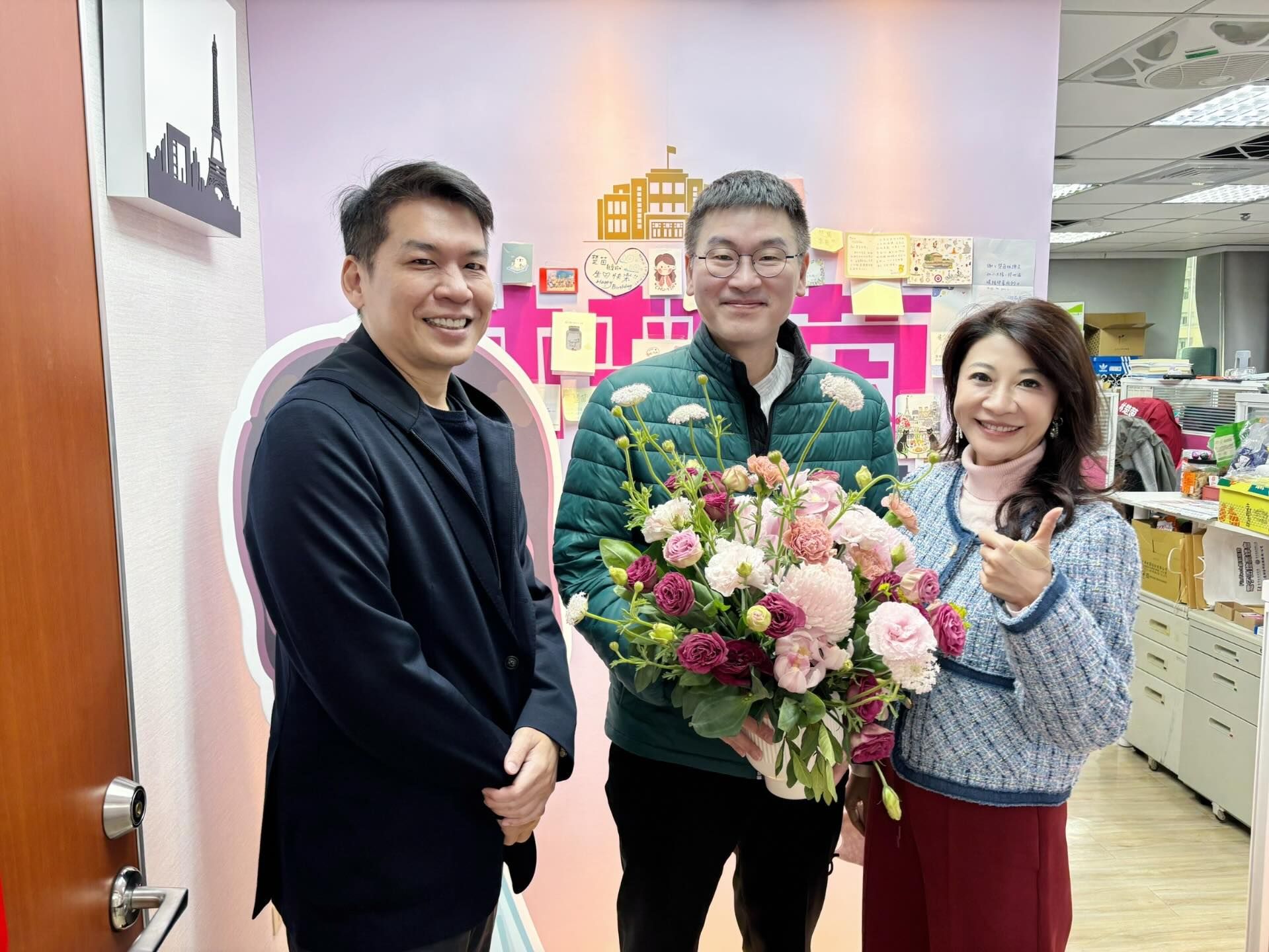 梁文傑只送花給他嚇壞！李柏毅機智做球　林楚茵放聲大笑's story cover image