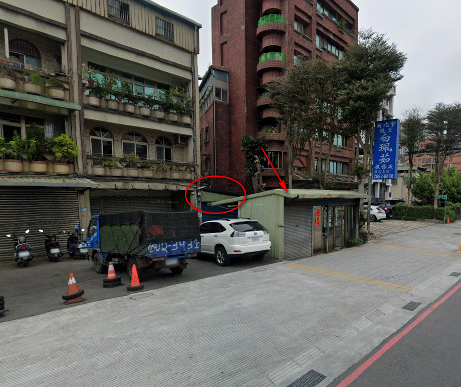 占國有地蓋理髮廳還私拉電線、挖路排廢水　居民質疑藏弊端's story cover image