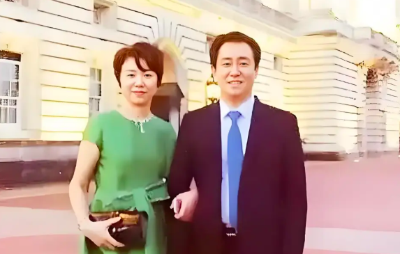 昔中國地產大亨淪階下囚2子也被判刑　前妻挾鉅款逃英國住豪宅's story cover image