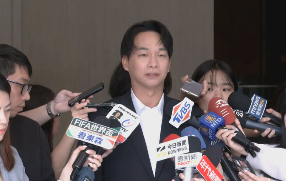 蔣萬安站台像施捨？　竹北白小雞開酸！陳宥丞、許甫照挺藍白合's story cover image
